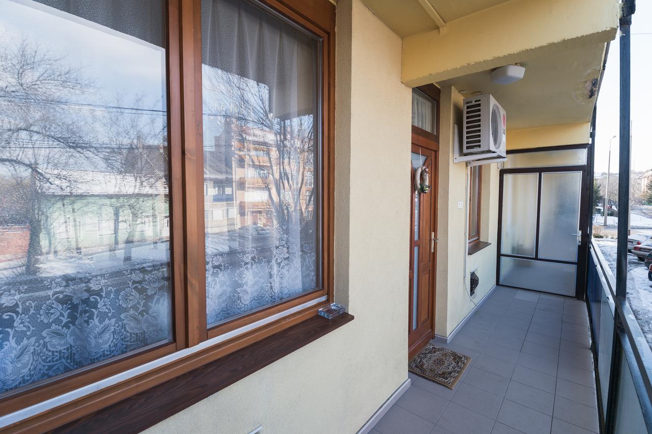 Lujzi Apartman Эгер Экстерьер фото